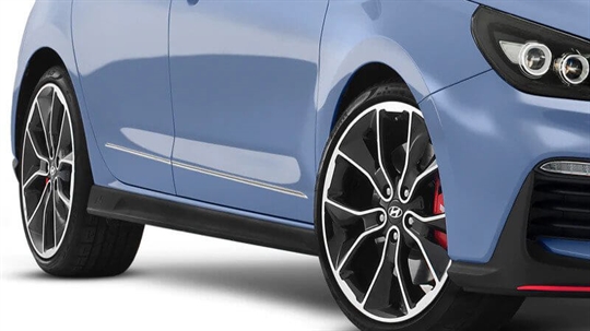 Chrome side door moulding.