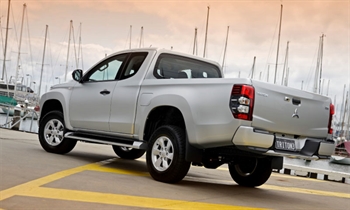 Mitsubishi Triton Club Cab