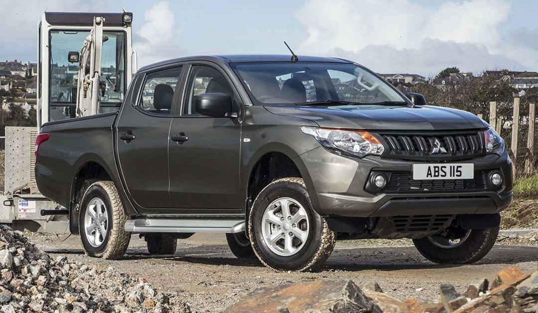 Mitsubishi Towing Digger