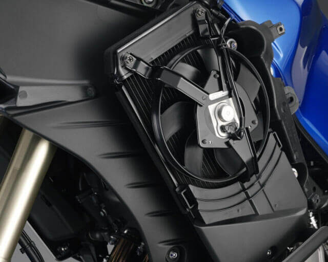 Side mounted radiator