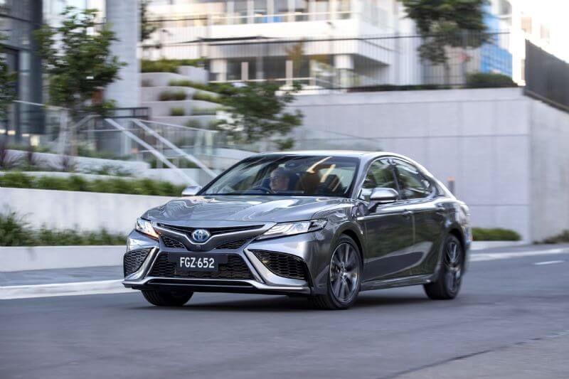 2021 Toyota Camry SL (hybrid).