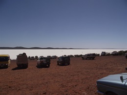 Lines of cars overlooking Lake Gairdner