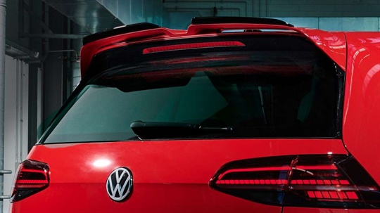 Roof Edge Spoiler with Racing Flaps